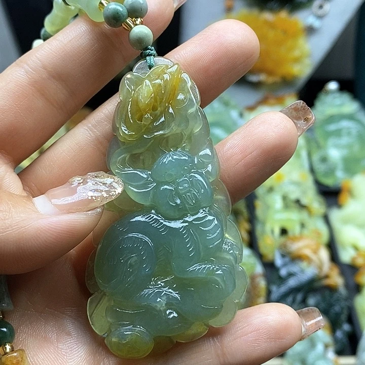 蛇纹石玉挂件未镶嵌