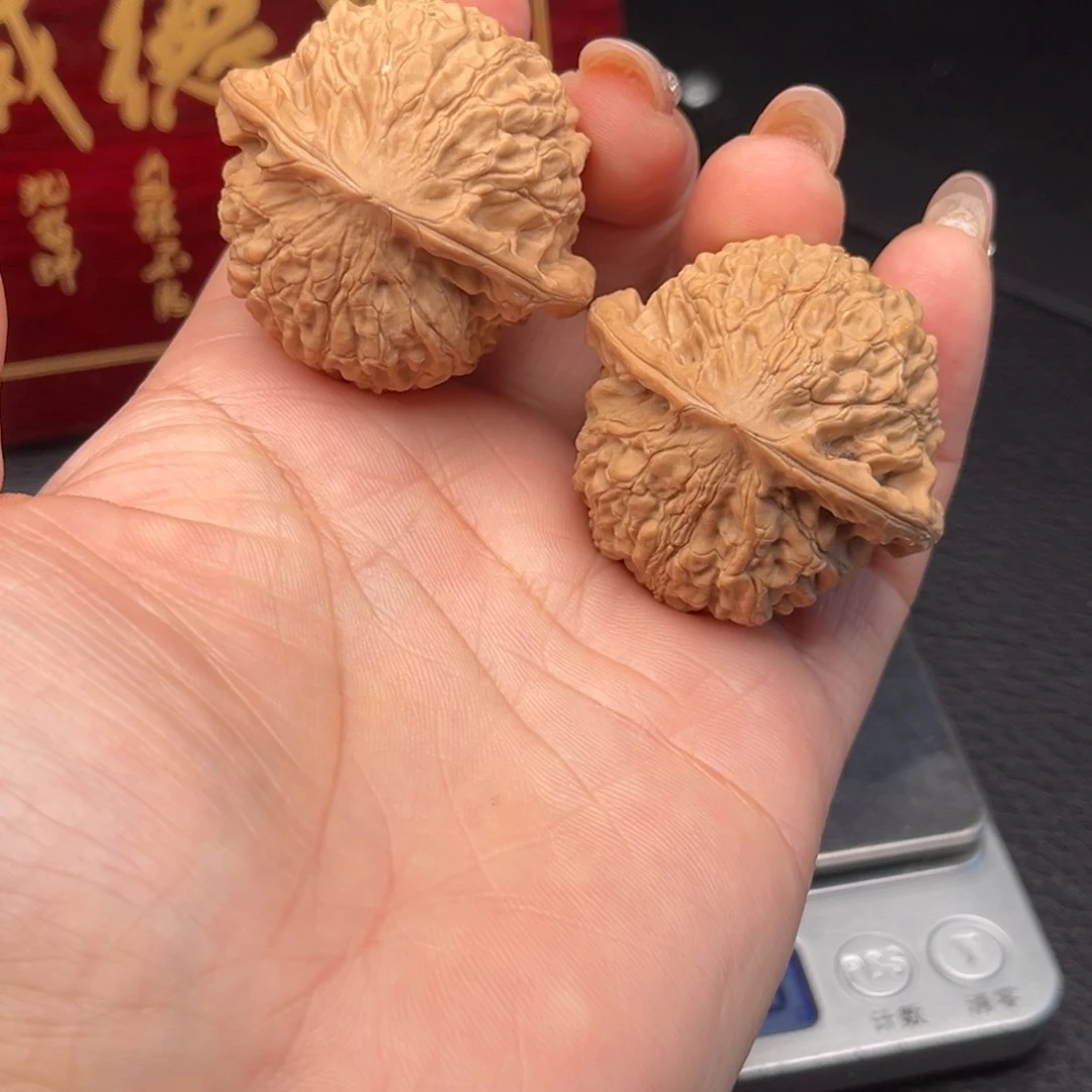 文玩核桃吊坠金牛