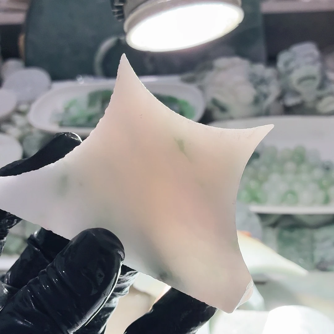 翡翠未镶嵌颈饰边角料