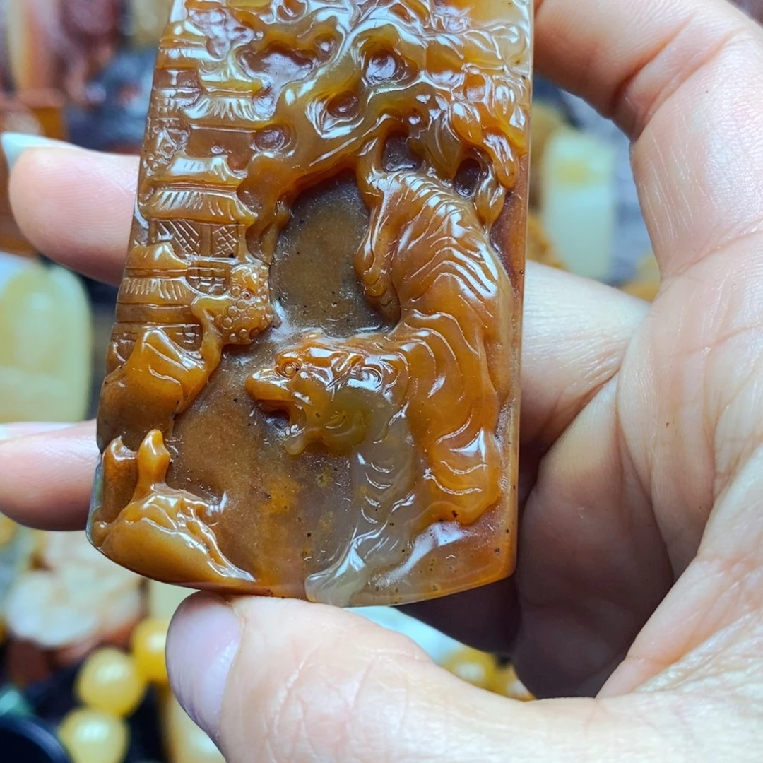 石英质玉（黄龙玉）未镶嵌颈饰