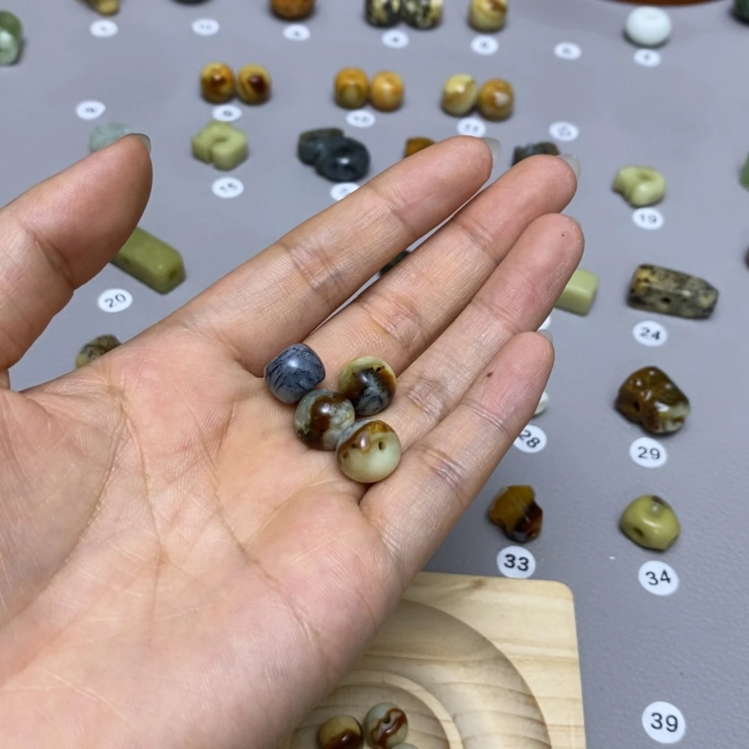 蛇纹石玉配饰合金吉**柳