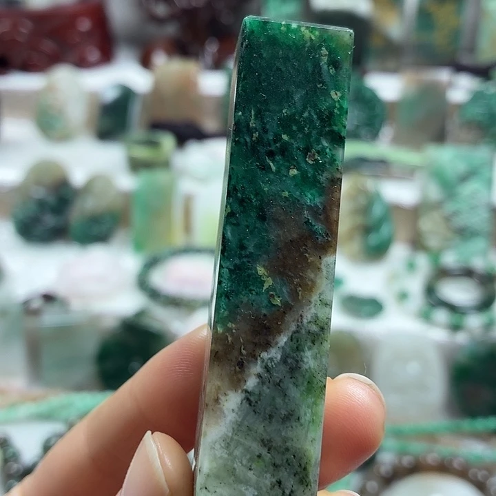 独山玉未镶嵌吊坠