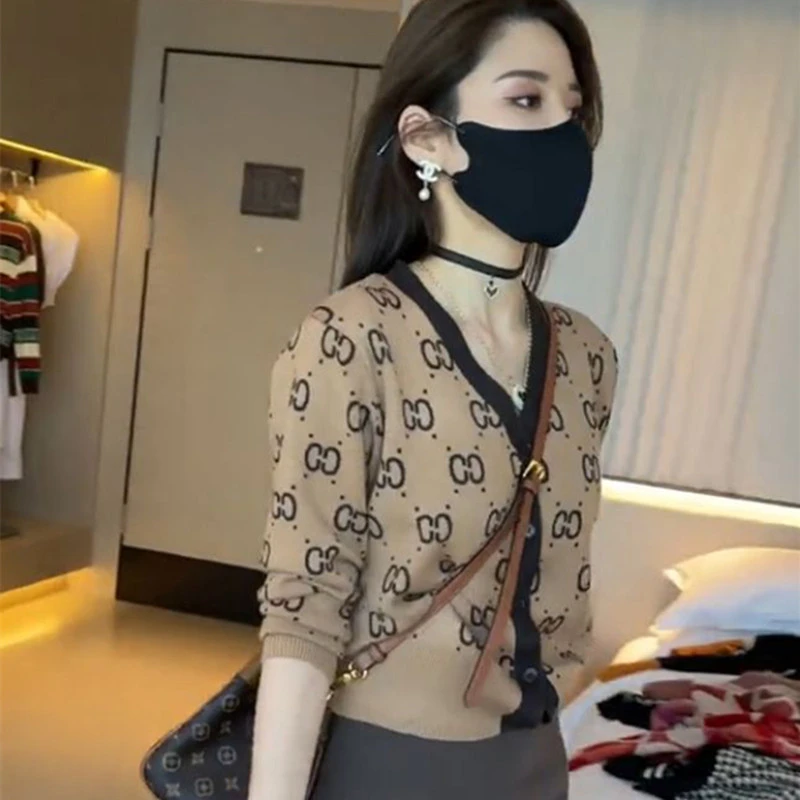 春秋V领字母针织开衫短款外套女韩版洋气提花小香风毛衣