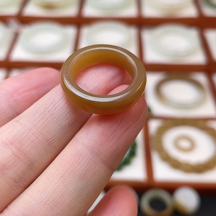 和田玉未镶嵌戒圈