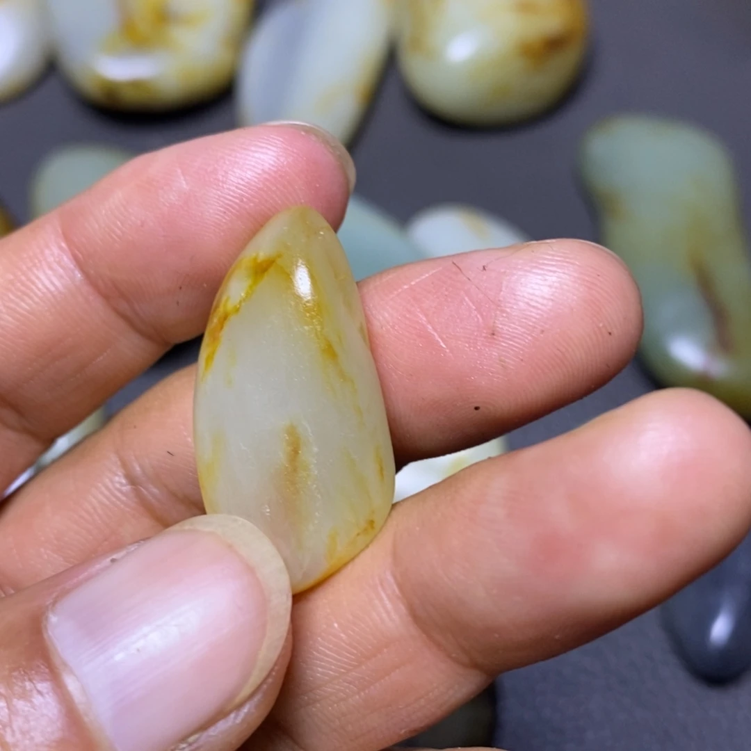 和田玉（糖玉）未镶嵌挂件