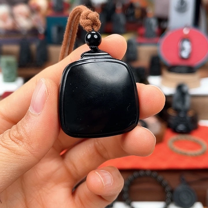 和田玉未镶嵌颈饰特价款毛孔