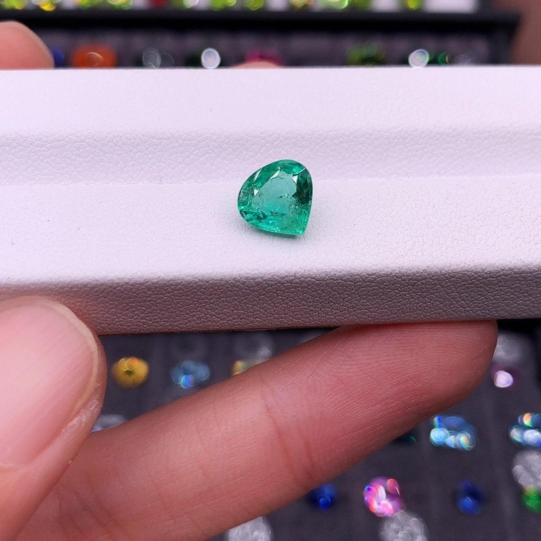 祖母绿裸石未镶嵌