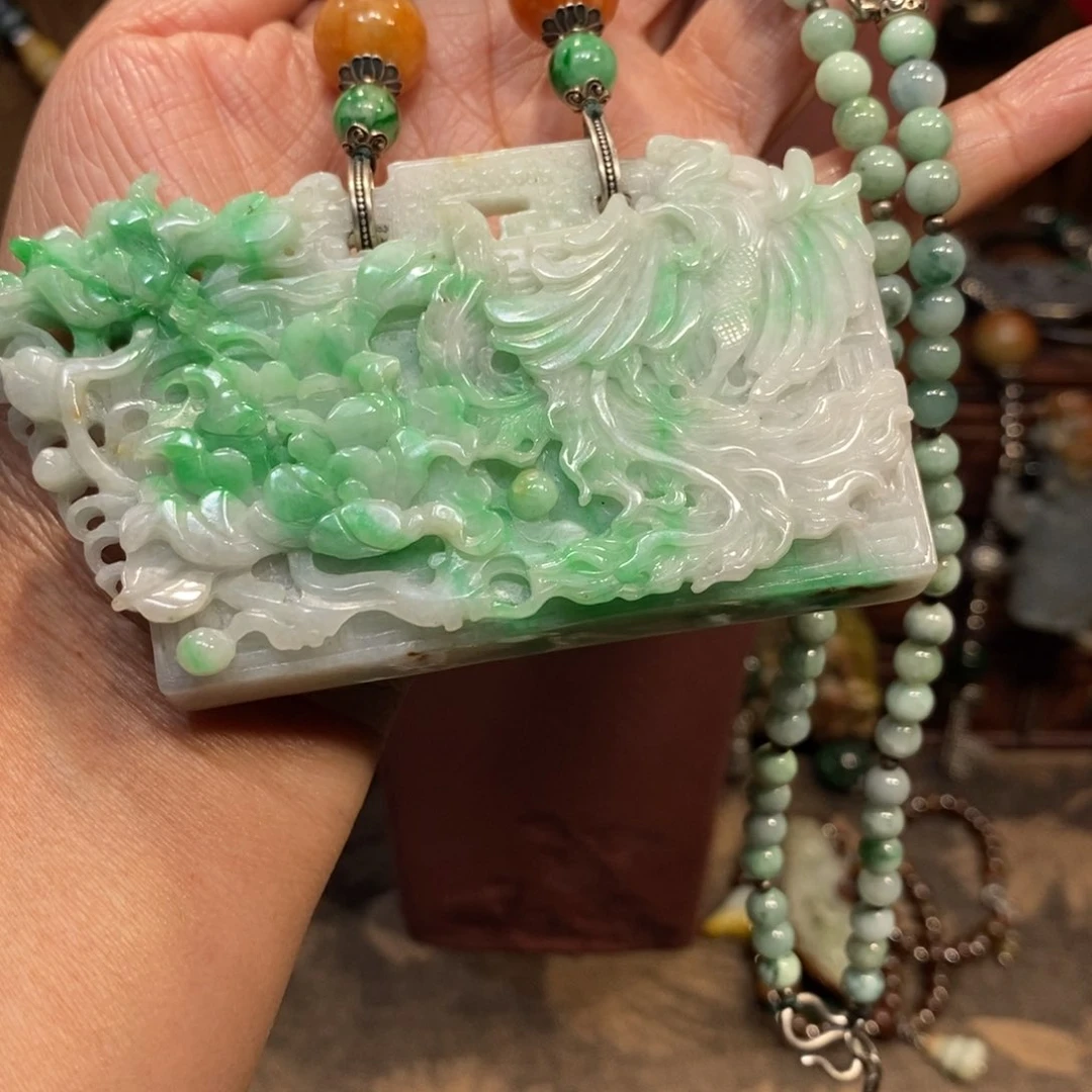 翡翠吊坠(赠链)未镶嵌