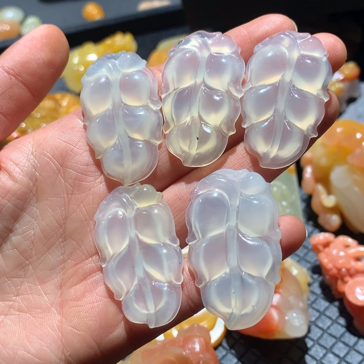 石英质玉（黄龙玉）未镶嵌颈饰