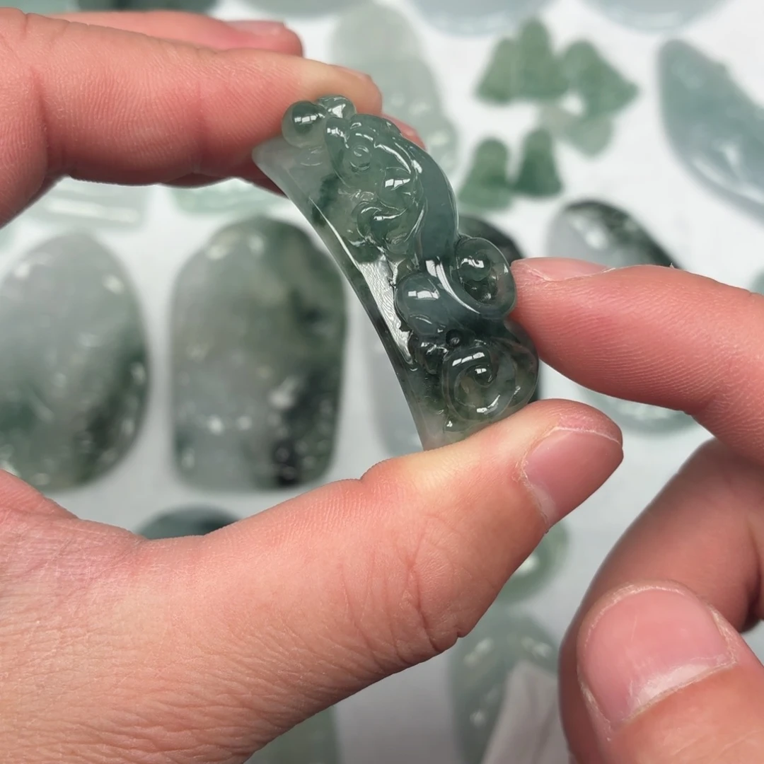 翡翠未镶嵌颈饰纯手工手牌