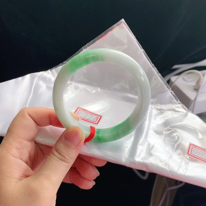 翡翠手镯未镶嵌03。