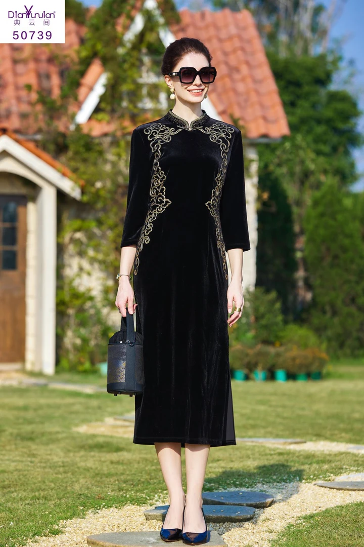 2025高端刺绣旗袍连衣裙50739