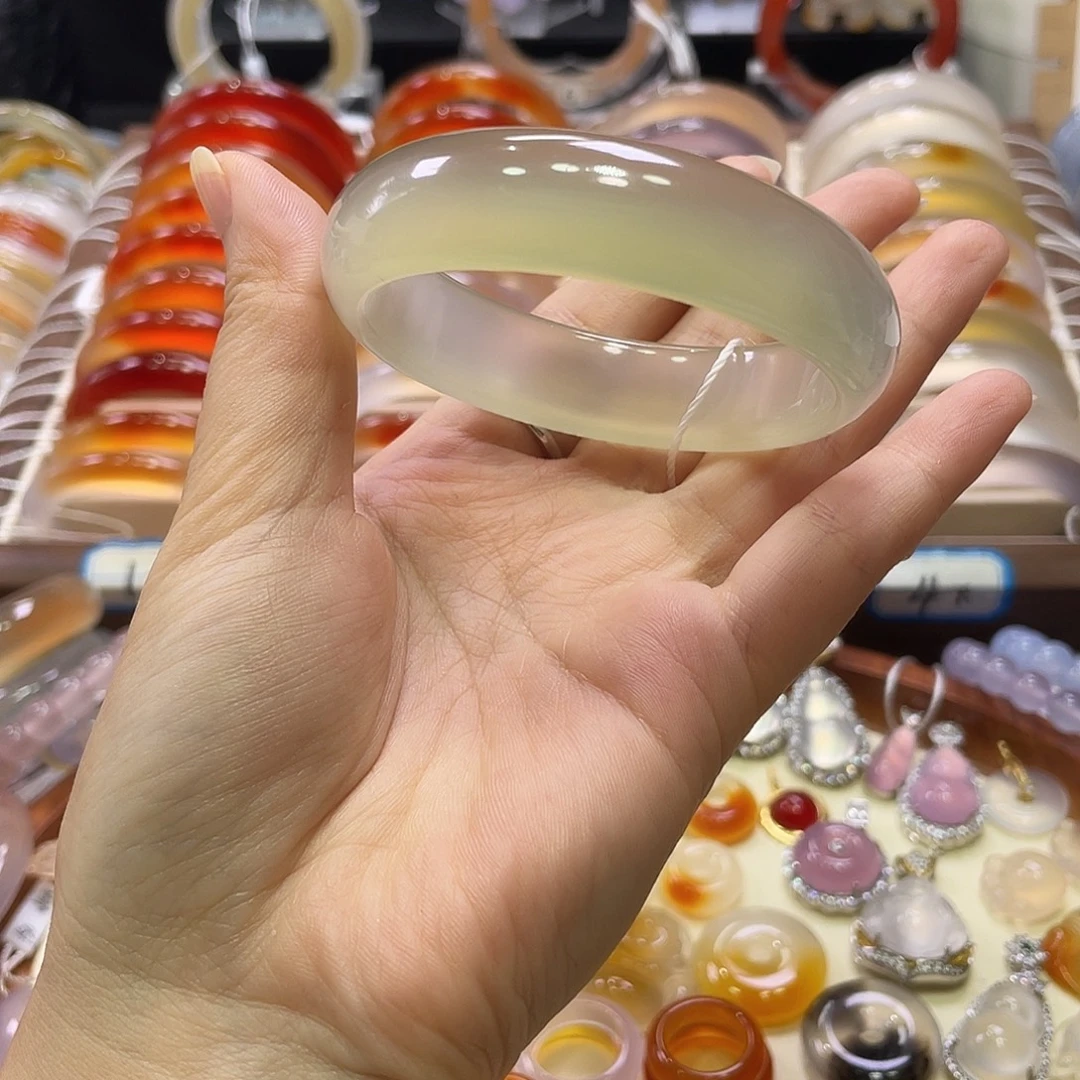 手镯玛瑙/玉髓未镶嵌不同光线不同角度色不同