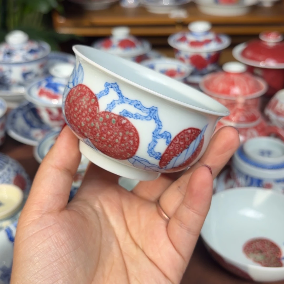 青花釉里红荔枝如是杯