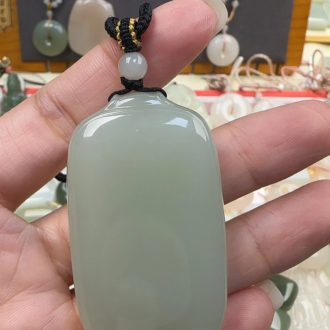 凉***栀和田玉未镶嵌颈饰