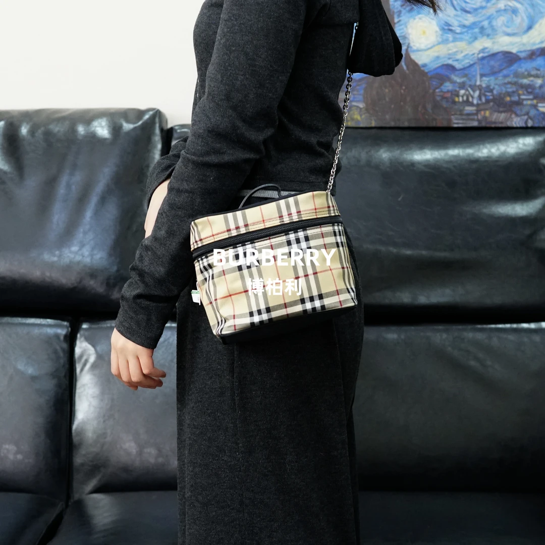 95新 BURBERRY/博柏利 巴宝莉/格纹盒子斜挎包/FYEE04523052/3052