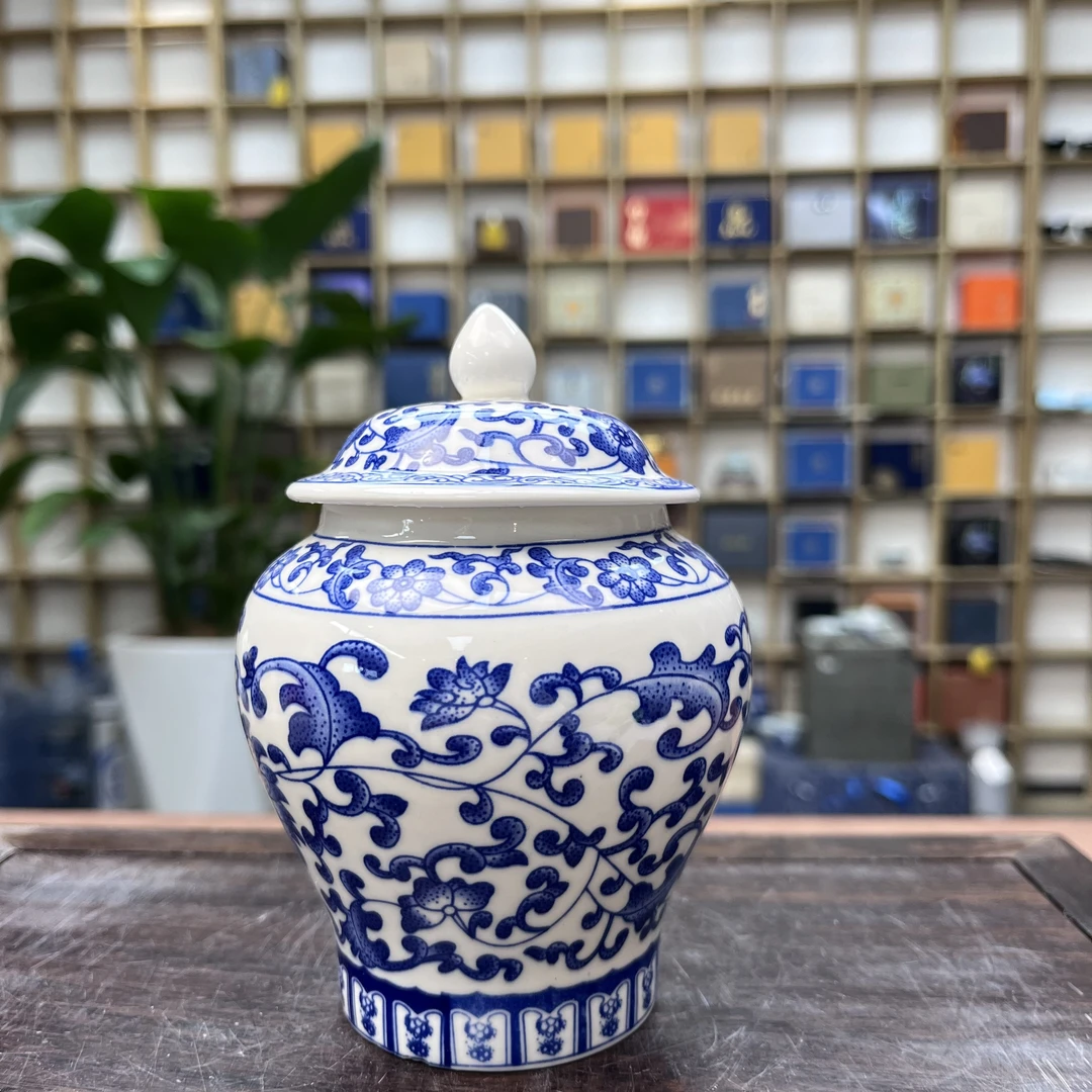 128-缠枝莲小将军茶叶罐（12）