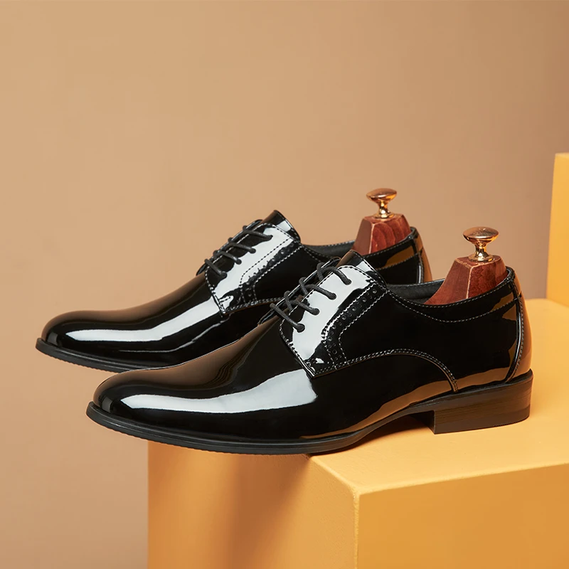 正装皮鞋男士商务德比鞋英伦风漆皮亮面皮鞋男款通勤鞋新郎结婚鞋