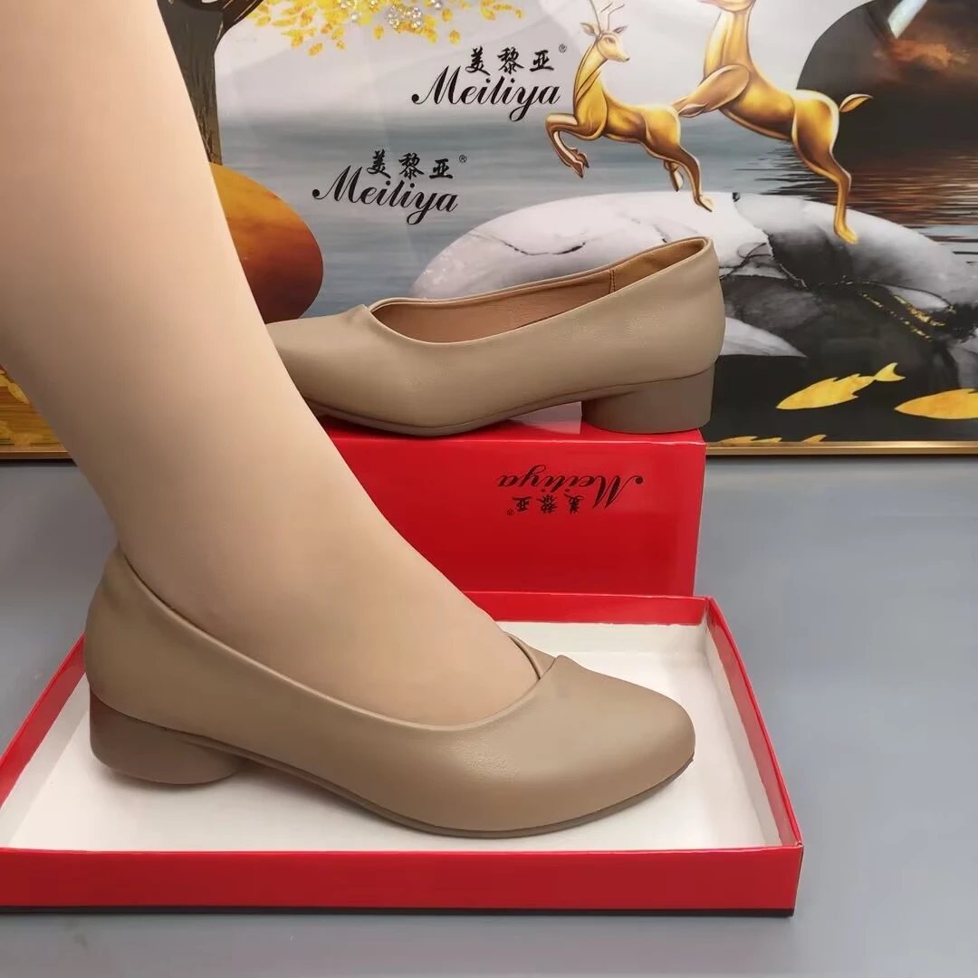 软皮单鞋女鞋春季新款舒适女士浅口软底皮鞋女中老年低跟防滑鞋子