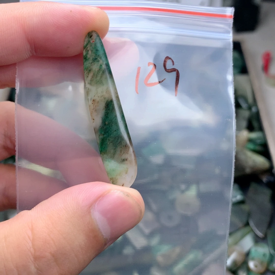 独山玉未镶嵌珠宝半成品