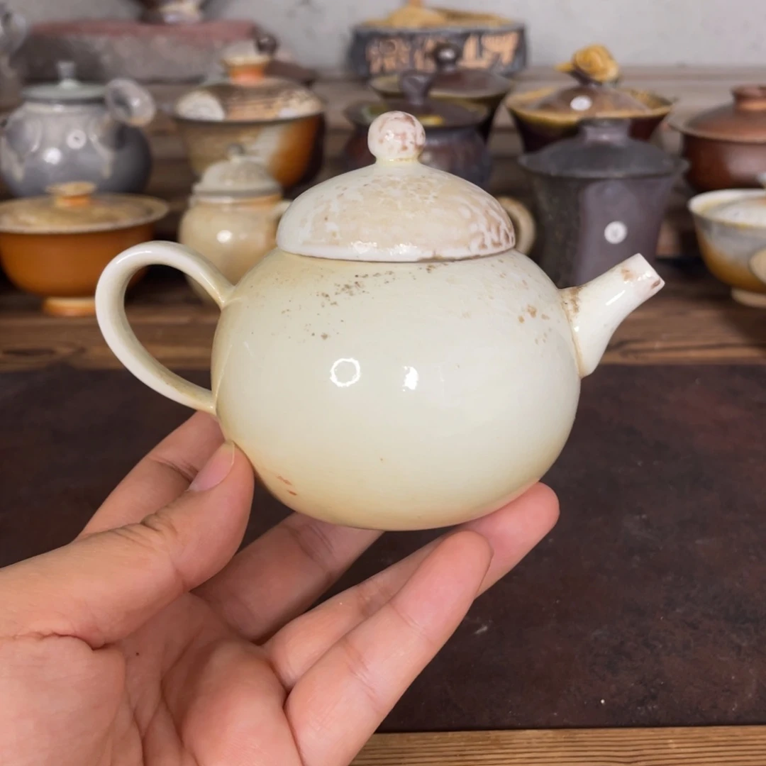 56。柴烧。  中白壶。