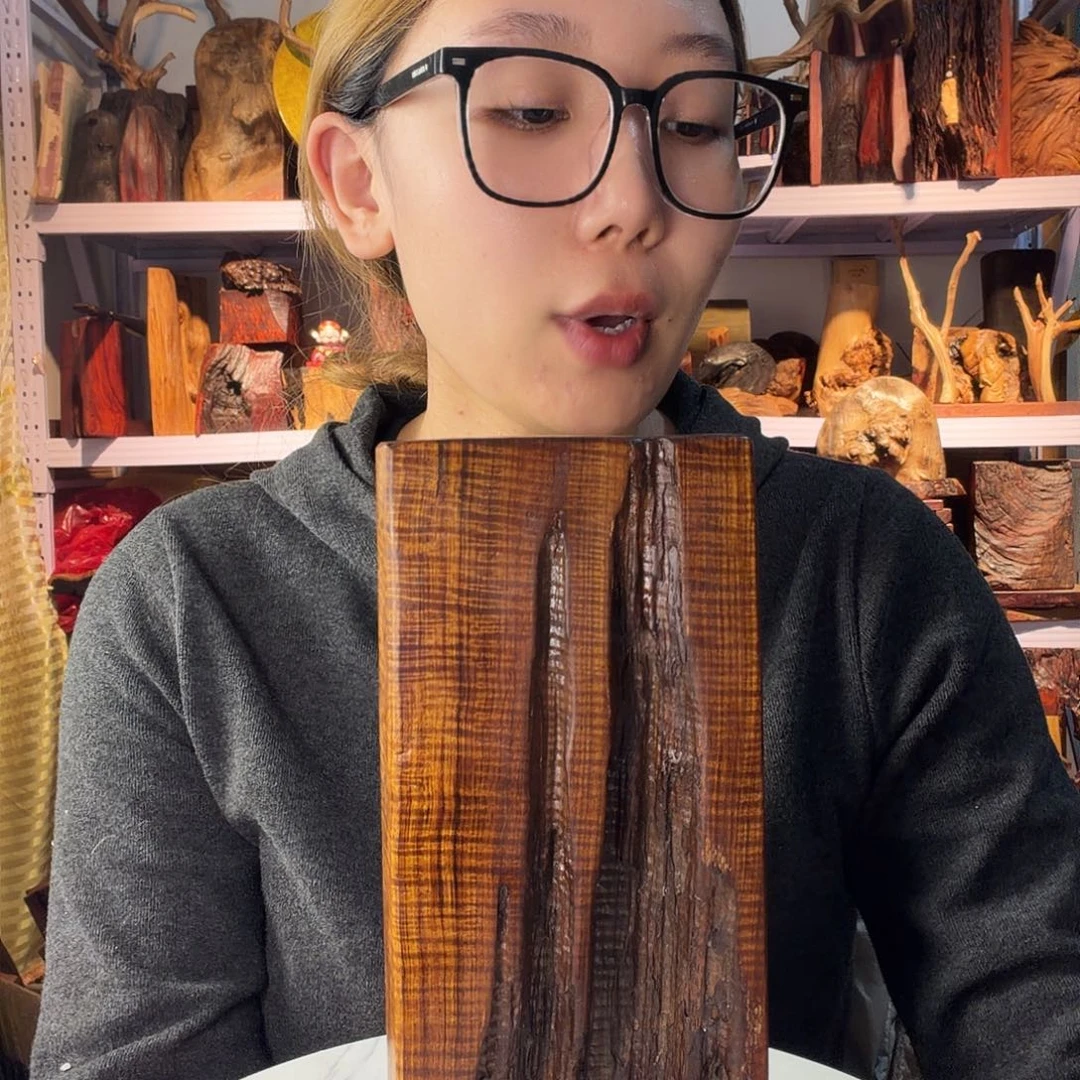 青***在紫檀木类端景台木木