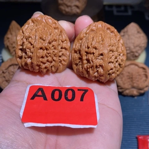 文玩核桃吊坠38三角南疆