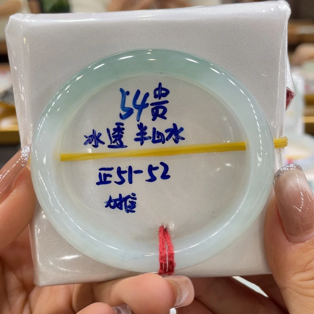 翡翠手镯未镶嵌翡翠