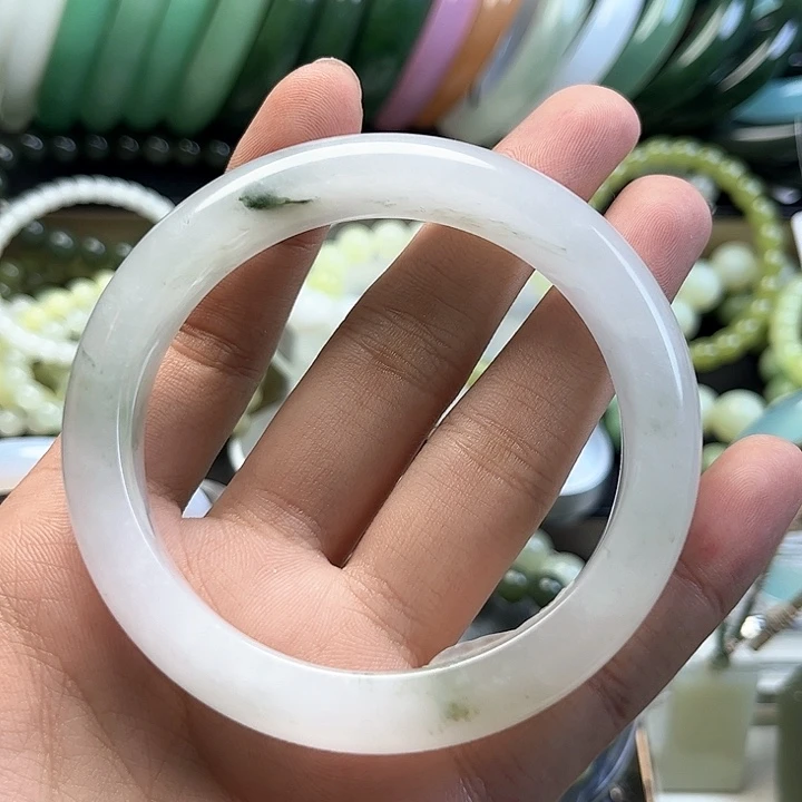 未镶嵌手镯石英质玉