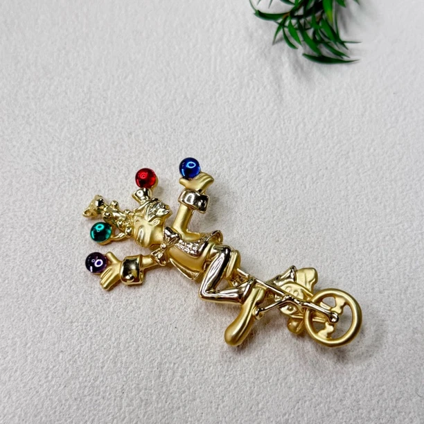 铜合金树脂胸针 【六六中古】孤品马戏团小丑造型感胸针te1714