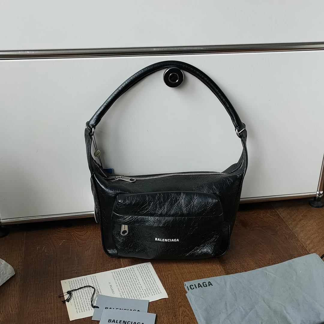 未使用 Balenciaga/巴黎世家 黑银油蜡皮RAVER中号单肩包45123