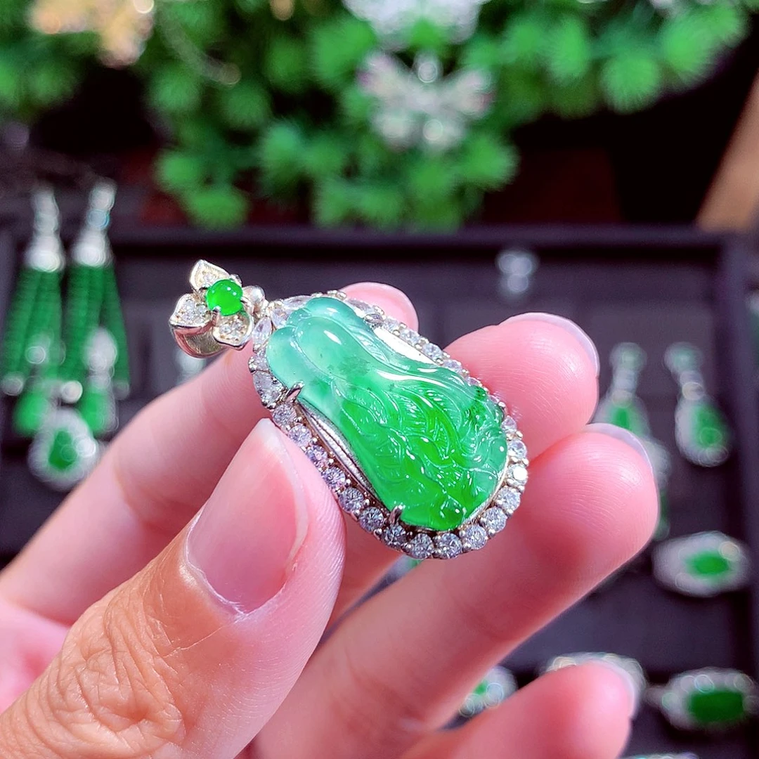 颈饰未镶嵌翡翠天然