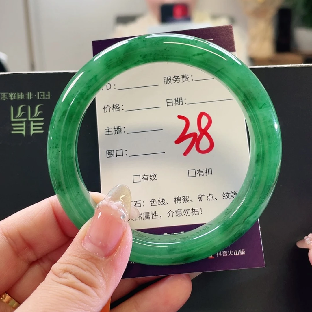 【闪购商品】未镶嵌手镯石英质玉