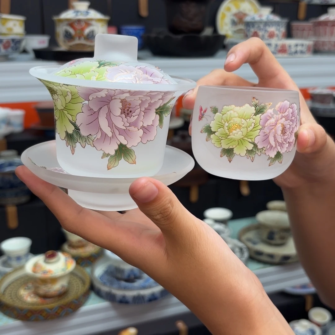茶具是指由两块金属做成