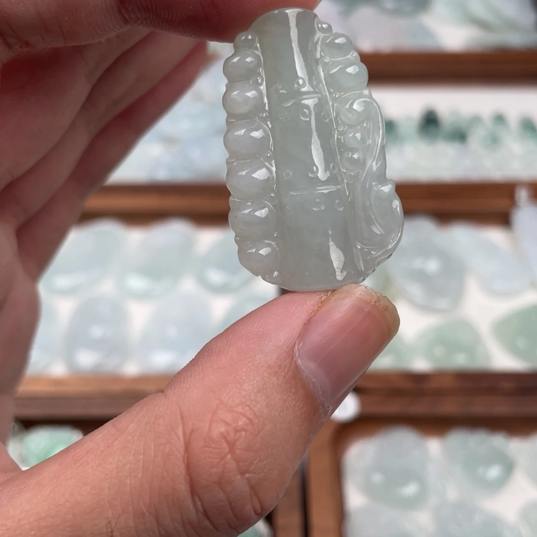 翡翠未镶嵌颈饰竹节