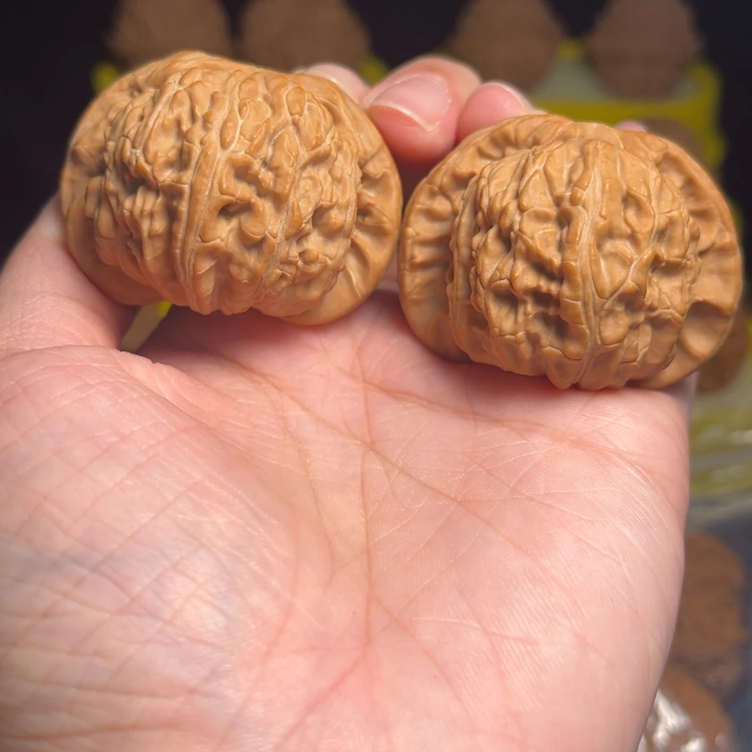 文玩核桃吊坠白狮子45