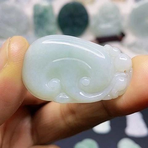 翡翠颈饰未镶嵌吊坠