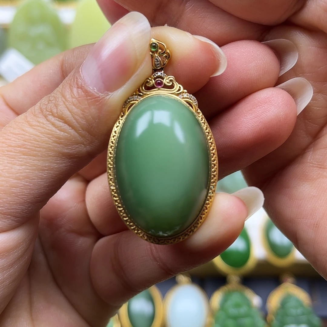 和田玉18K金镶嵌颈饰