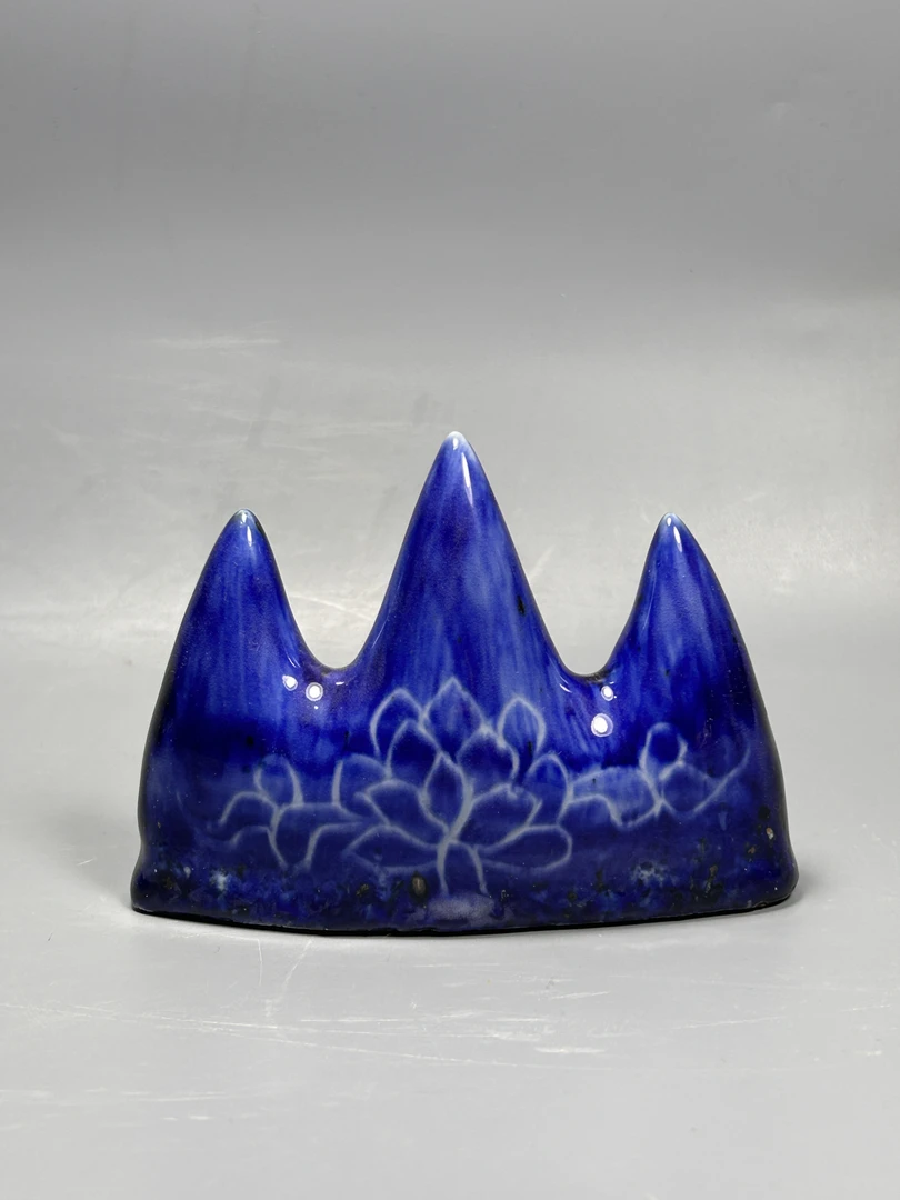 青花莲花卉毛笔架摆件长11高9