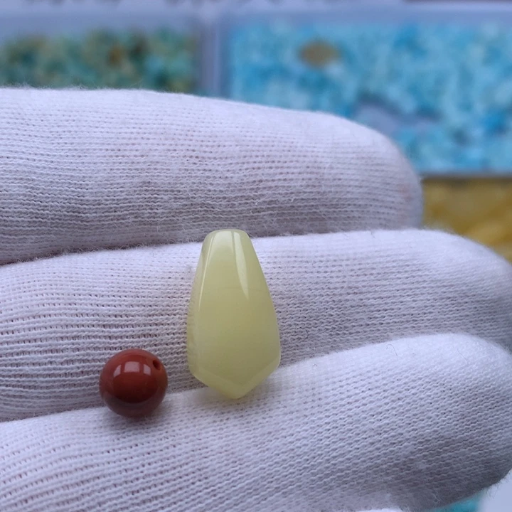 南红玛瑙未镶嵌珠宝奇石
