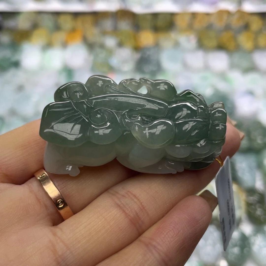 翡翠未镶嵌颈饰貔貅