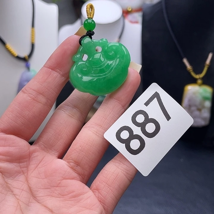 翡翠未镶嵌吊坠(赠链)