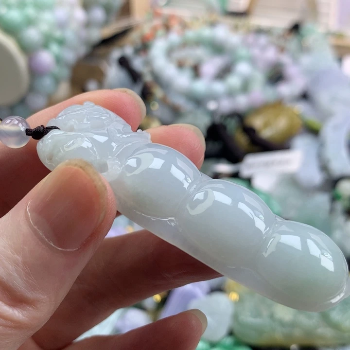 翡翠未镶嵌颈饰吊坠