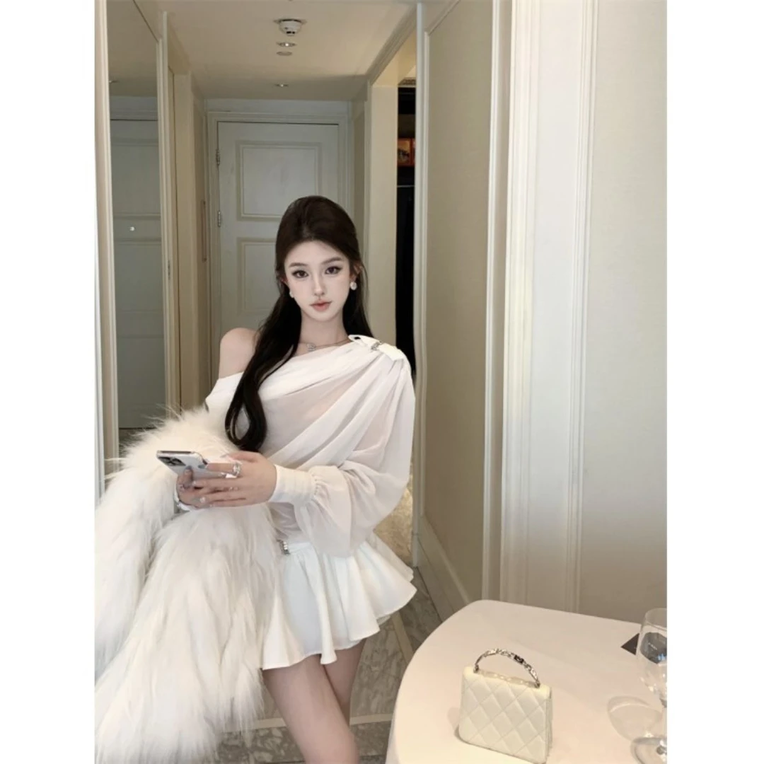 2024新款纯欲风蝴蝶结露肩蕾丝衫女装秋冬白色百褶裙半身裙两件套