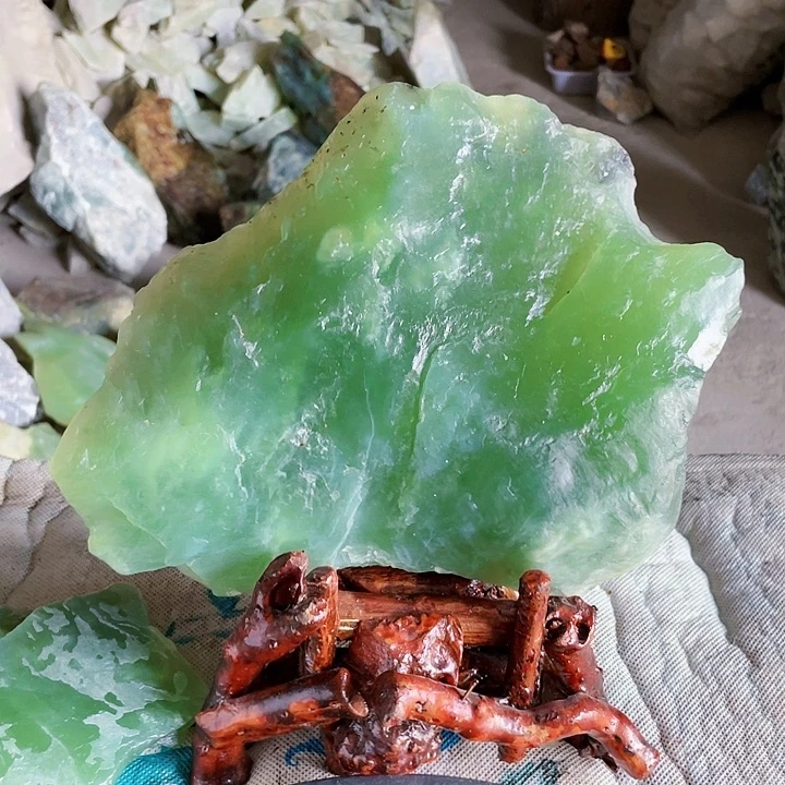 【闪购商品】蛇纹石玉未镶嵌珠宝奇石