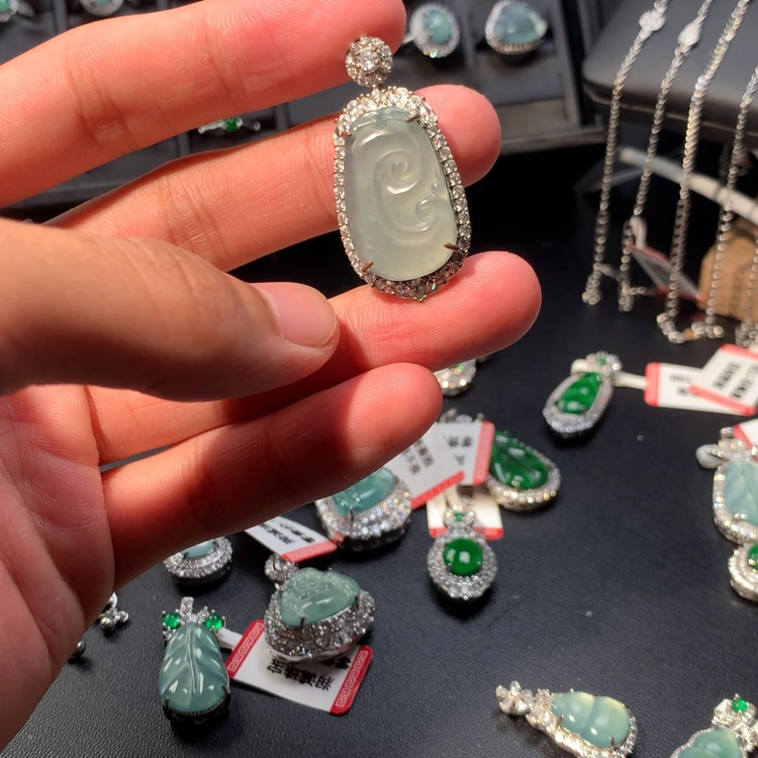 翡翠未镶嵌吊坠(不含链)