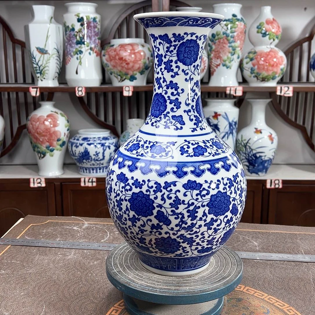 摆件景德镇陶瓷缠枝