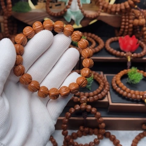 吊坠桃核12玉龙脊手串