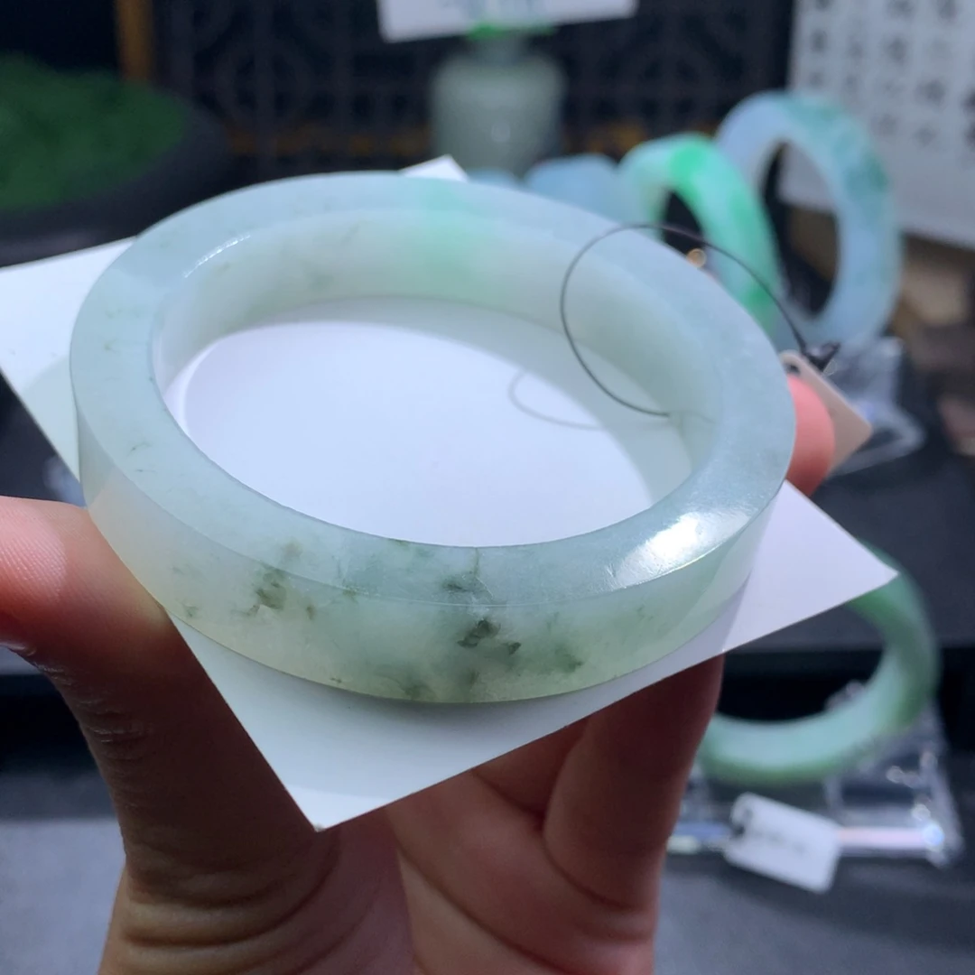 未镶嵌翡翠手镯定制翡翠