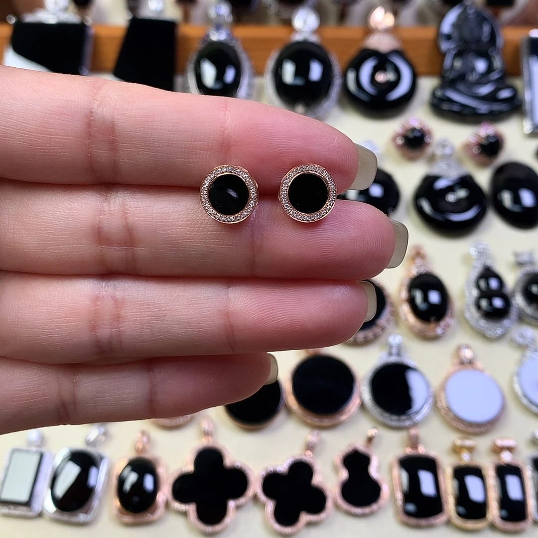 翡翠18K金镶嵌耳钉